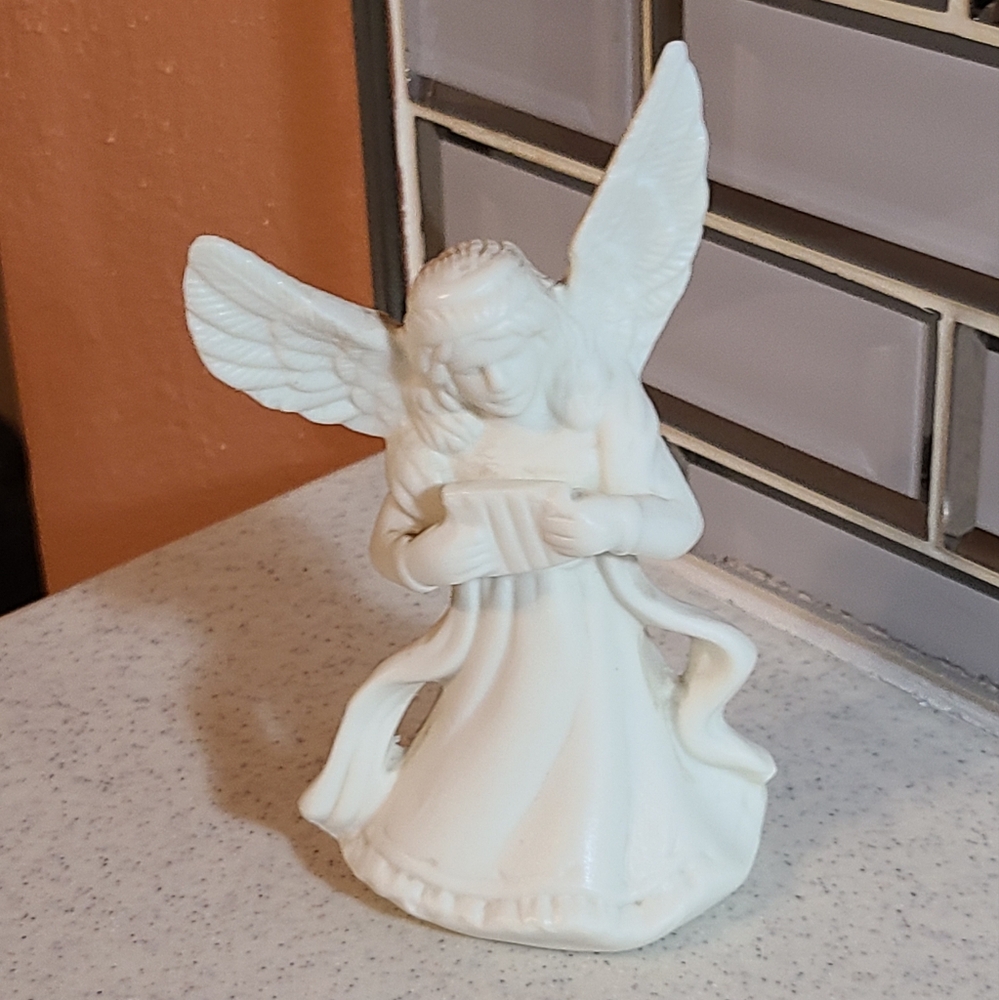 Angel Knick Knack figurine